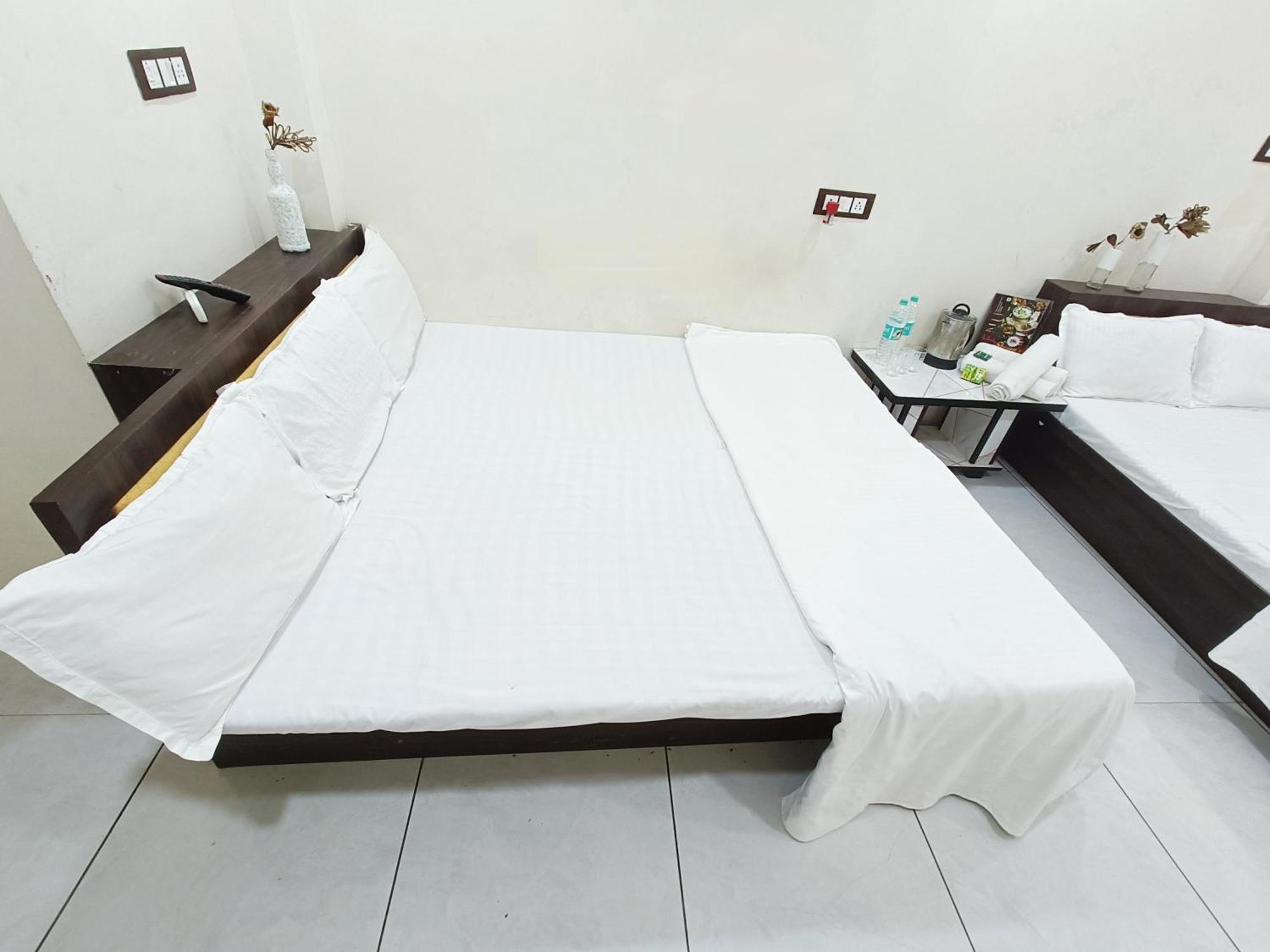 Ginger Hotels Ujjain Tower Kshipra Inn-Family Stay Airconditioned Hotel 외부 사진