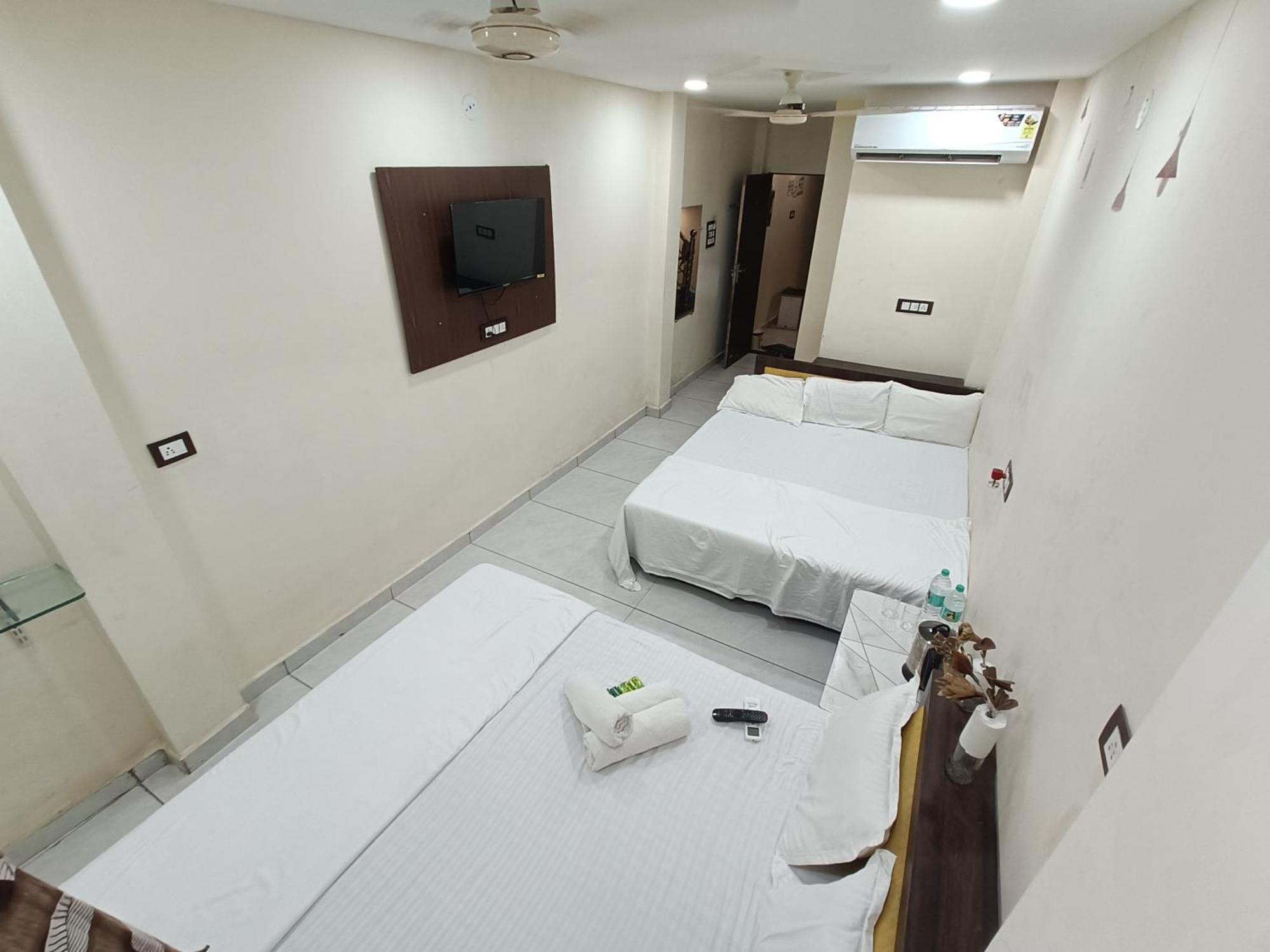Ginger Hotels Ujjain Tower Kshipra Inn-Family Stay Airconditioned Hotel 외부 사진