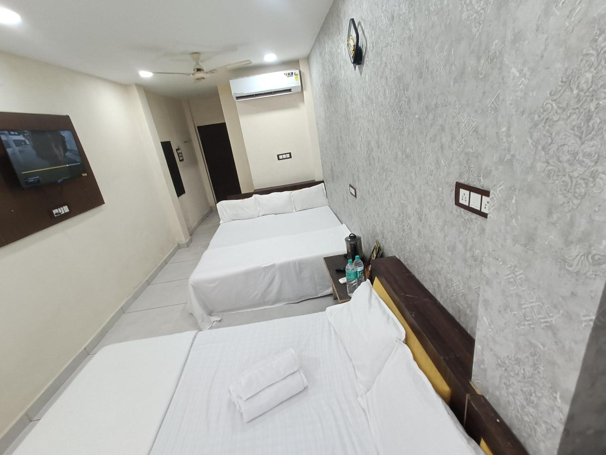 Ginger Hotels Ujjain Tower Kshipra Inn-Family Stay Airconditioned Hotel 외부 사진